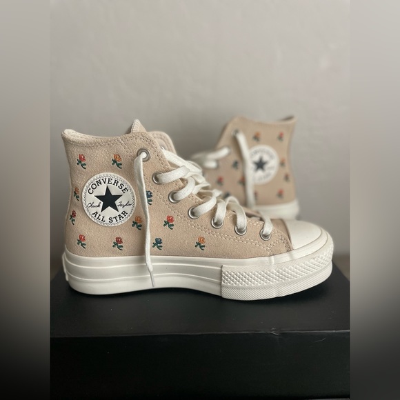 Converse Shoes - Converse Chuck Taylor All Star Lift Platform Embroidered Roses women’s size 6.5